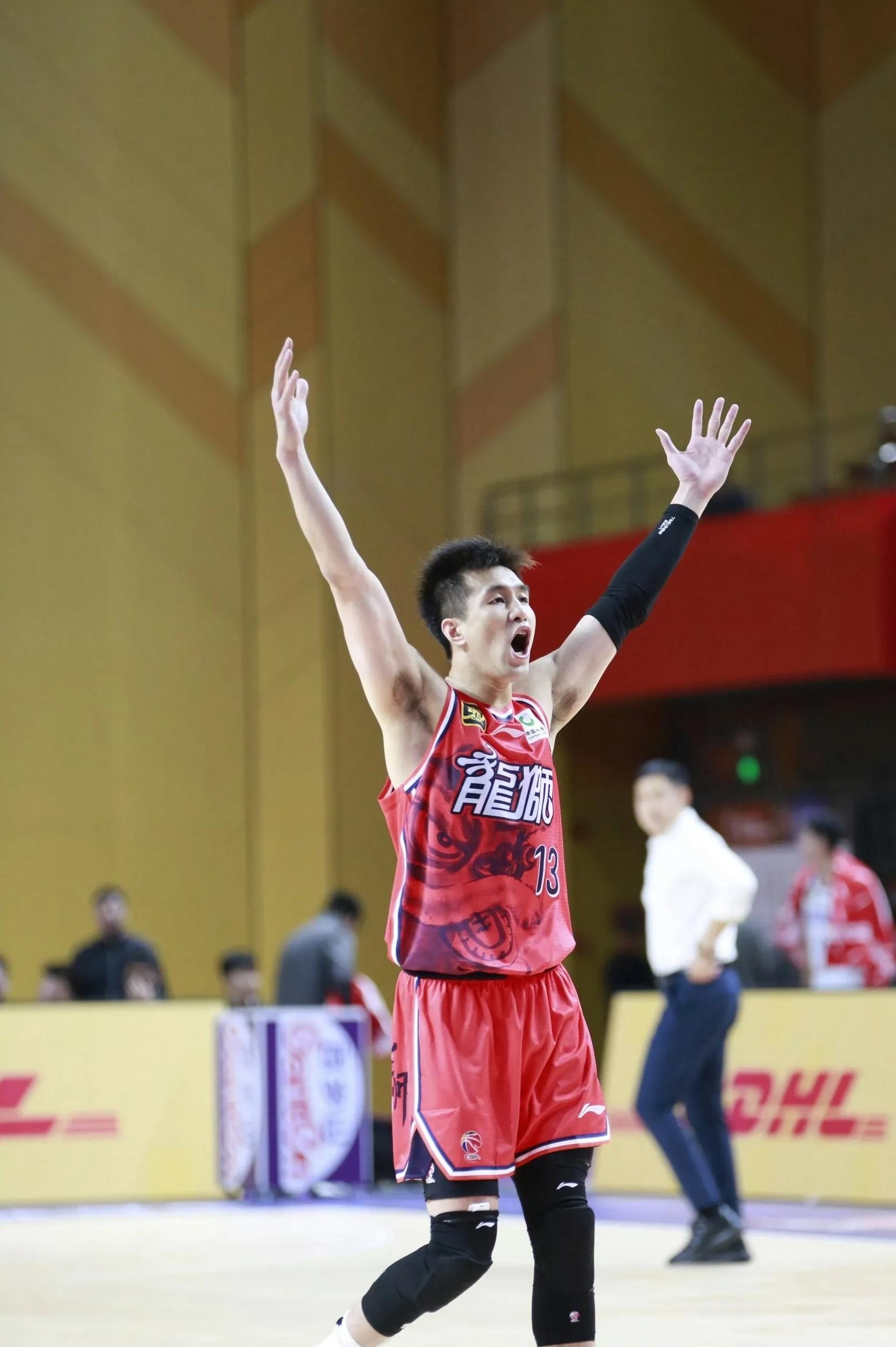 关于CBA常规赛冲刺阶段再迎强敌；曼城迎来里程碑；主帅态度：底气十足；高层口径保持一致的信息