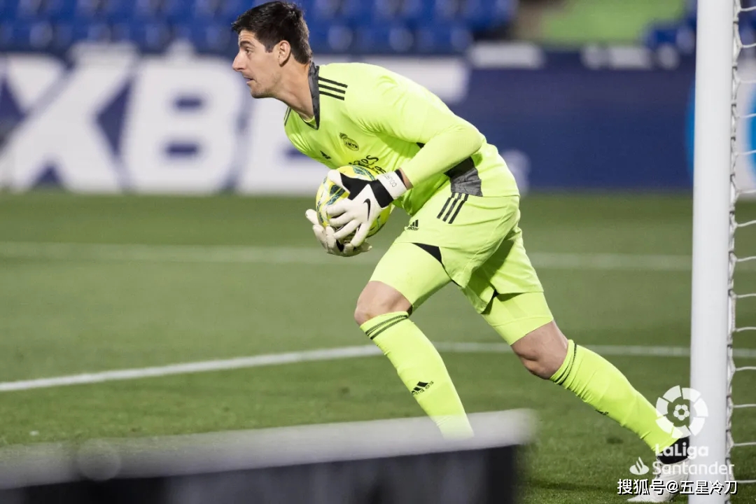 赛后西甲传出新动向，阿贾克斯强势反弹，管理层表态——气氛紧张，控场能力受关注的简单介绍